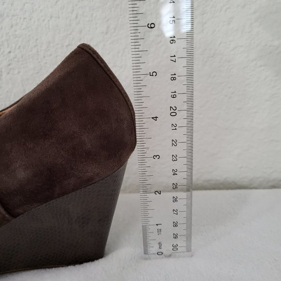 Clarks Artisan Brown Suede Wedge Ankle Booties SZ 9.5 - Picture 10 of 10
